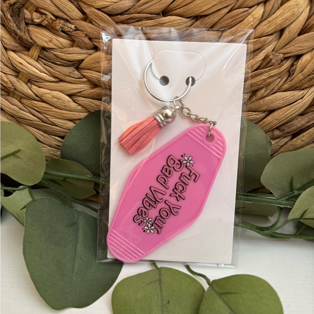🆕 Retro Motel Keychain - Picture 2 of 4
